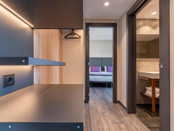 Astari : photo 8 de la chambre chambre familiale avec balcon - vue sur ville