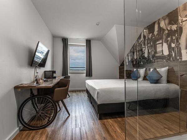 Velotel Brugge : photo 3 de la chambre chambre lit king-size supérieure