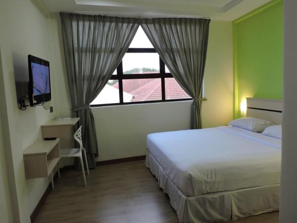 Merlin Hotel Penang : photo 2 de la chambre studio lit king-size