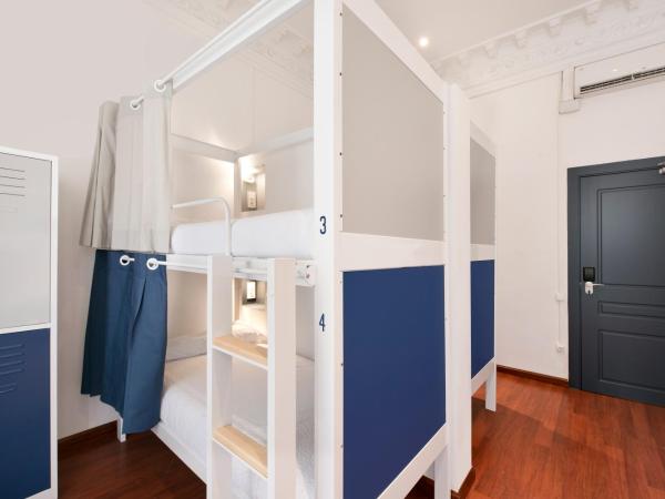 The Central House Barcelona Gracia : photo 7 de la chambre lit simple dans dortoir mixte de 6 lits avec salle de bains commune