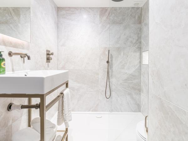 Velvet Hotel : photo 6 de la chambre chambre lit king-size premium