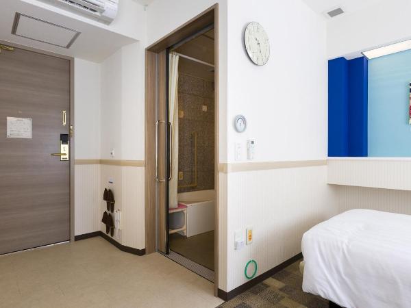 Toyoko Inn Tokyo Keihin Tohoku sen Oji eki Kita guchi : photo 4 de la chambre chambre lits jumeaux accessible aux personnes à mobilité réduite - non-fumeurs