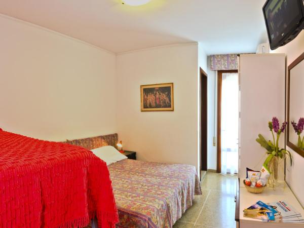 Hotel Nevada : photo 7 de la chambre chambre double ou lits jumeaux avec accès à la plage