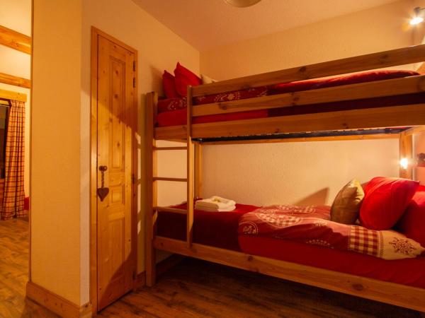 Chalet Coeur des Brévières by Chalet Chardons : photo 5 de la chambre chambre familiale avec balcon
