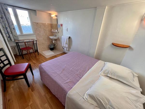 Htel Tiquetonne : photo 8 de la chambre chambre double avec salle de bains commune