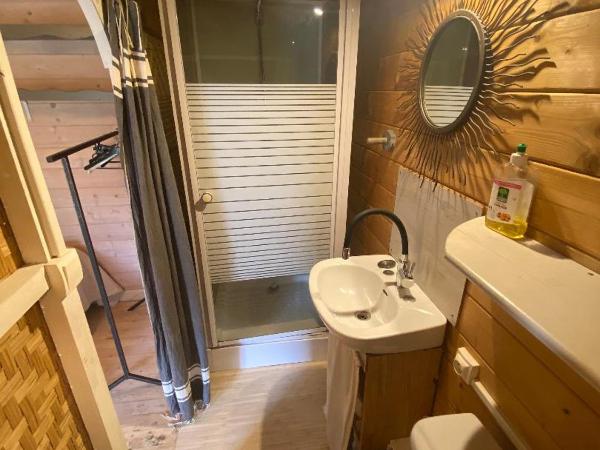 Le chalet du Jardin caché : photo 1 de la chambre chambre double avec terrasse