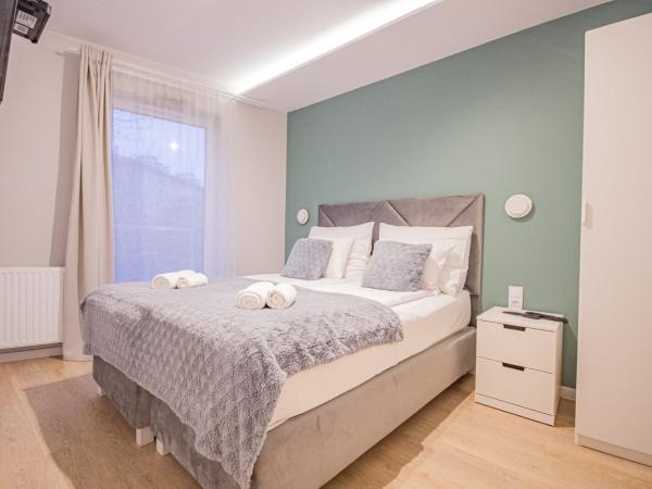 InPoint Apartments G13 near Old Town & Kazimierz : photo 1 de la chambre appartement 2 chambres avec balcon - vue sur parc