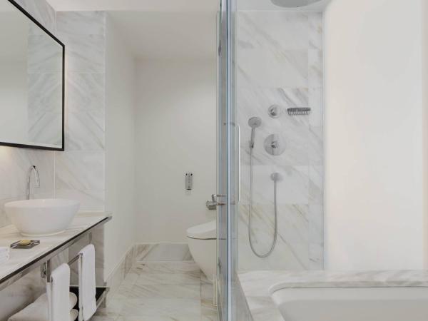 London Marriott Hotel Grosvenor Square : photo 6 de la chambre suite avec balcon et accès au salon exécutif