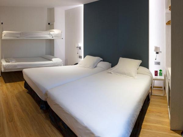 Bellavista Sevilla : photo 3 de la chambre chambre familiale (4 adultes)