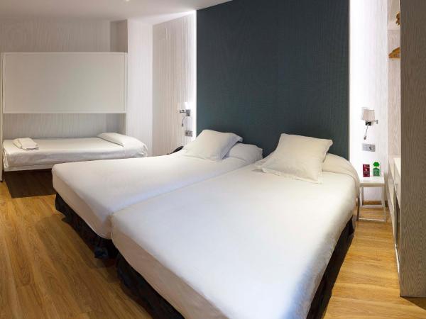 Bellavista Sevilla : photo 2 de la chambre chambre familiale (3 adultes)