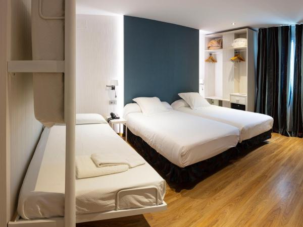 Bellavista Sevilla : photo 3 de la chambre chambre familiale (3 adultes)