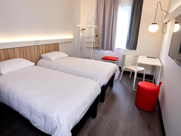 ibis Auxerre Centre : photo 1 de la chambre chambre avec 2 lits simples - côté cour