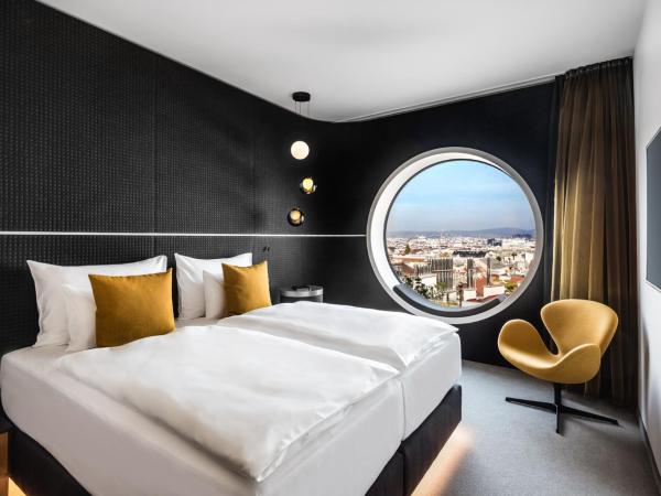 MOOONS Vienna : photo 8 de la chambre hébergement standard - vue sur ville