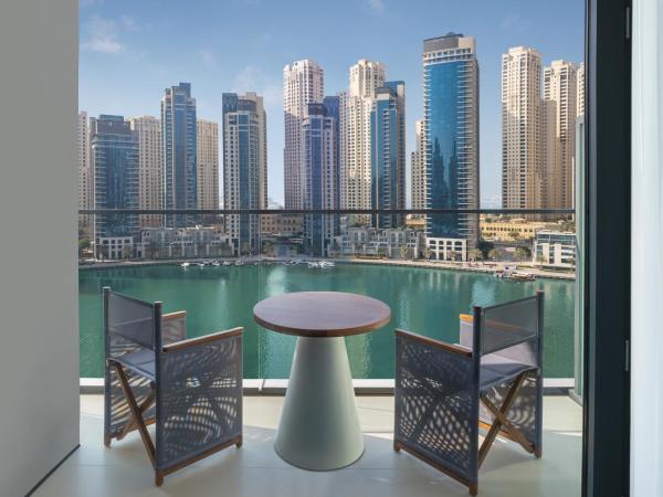 Vida Dubai Marina & Yacht Club : photo 4 de la chambre chambre lit king-size deluxe avec balcon privé - vue sur port de plaisance