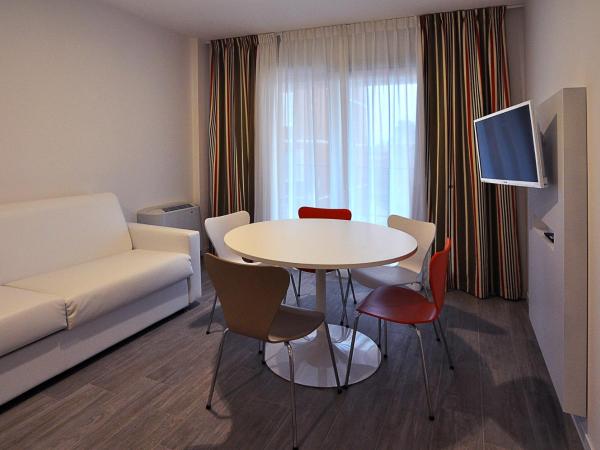 BB Hotels Aparthotel Arcimboldi : photo 2 de la chambre appartement 3 chambres avec balcon