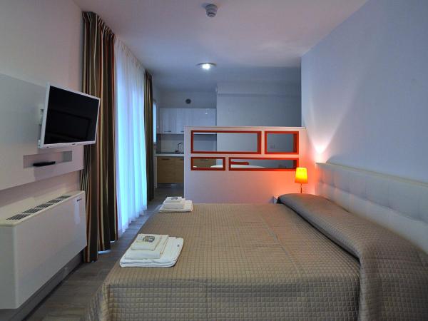 BB Hotels Aparthotel Arcimboldi : photo 2 de la chambre studio avec balcon