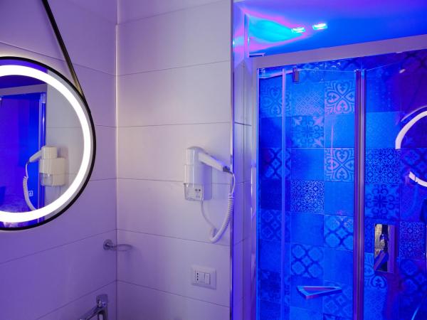 Domus Schilizzi : photo 3 de la chambre chambre triple avec salle de bains privative