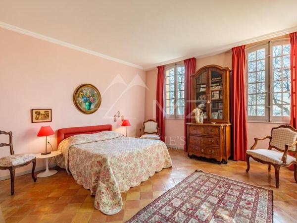 Suite le Quervalat dans magnifique bastide 18eme : photo 1 de la chambre chambre double