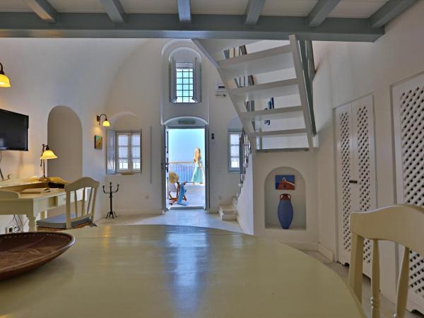 Cori Rigas Suites : photo 9 de la chambre suite exécutive avec bain à remous - vue sur caldeira