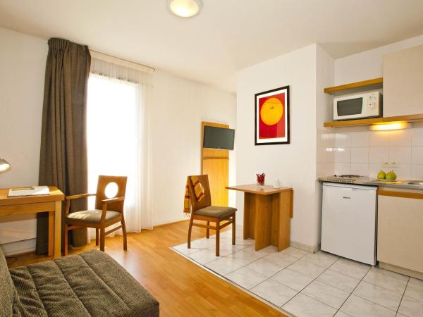 Séjours & Affaires Nantes La Beaujoire : photo 2 de la chambre grand studio - 2/3 personnes