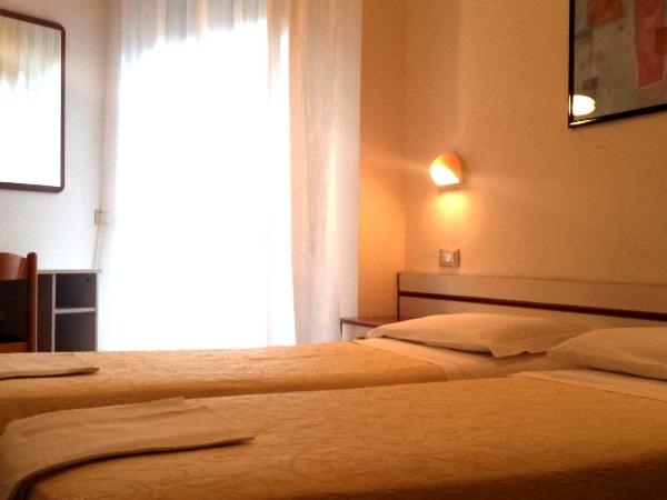 Hotel Galles Rimini : photo 2 de la chambre chambre double ou lits jumeaux avec balcon