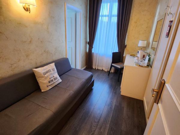 Hotel Millennium : photo 3 de la chambre chambre double supérieure avec balcon et vue sur le lac