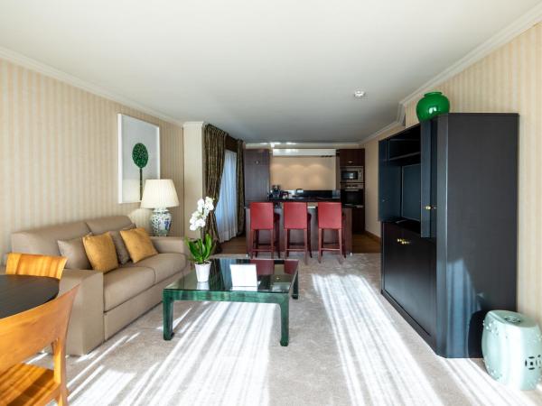 Royal Plaza Montreux : photo 5 de la chambre suite présidentielle avec terrasse et vue sur le lac