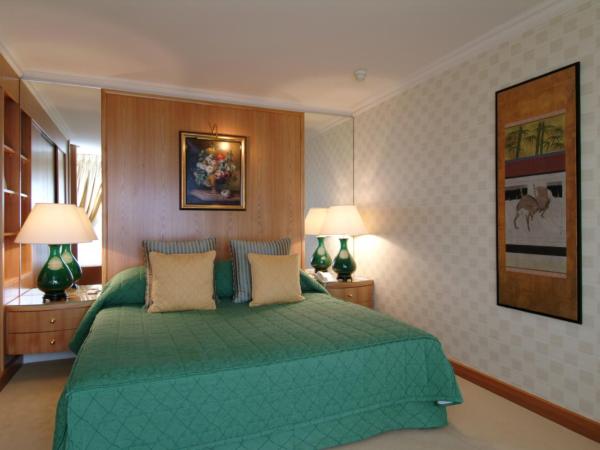 Royal Plaza Montreux : photo 6 de la chambre suite présidentielle avec terrasse et vue sur le lac