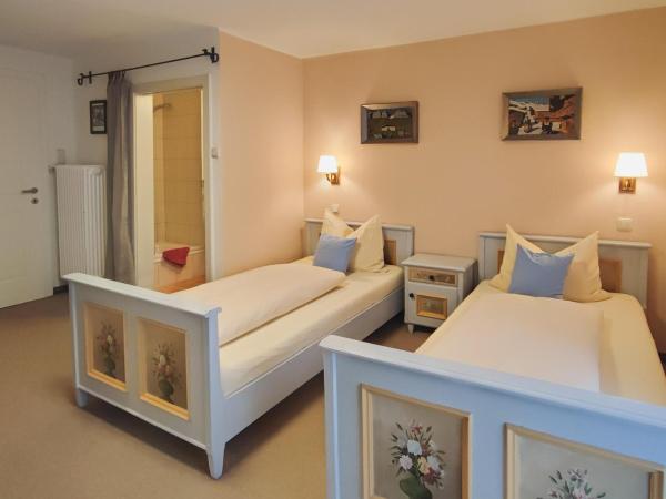 Koller, Pension Haus : photo 10 de la chambre chambre double ou lits jumeaux avec baignoire