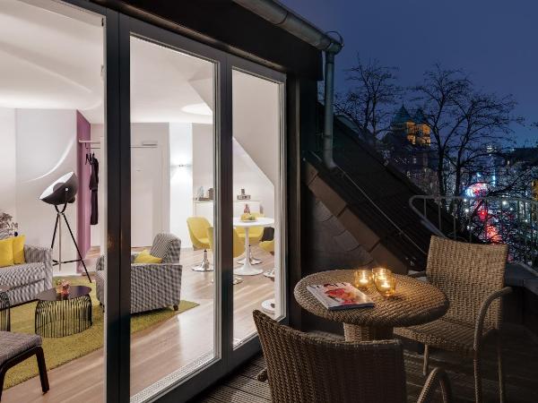 Hotel Indigo - Dusseldorf - Victoriaplatz, an IHG Hotel : photo 2 de la chambre suite 1 chambre lit king-size – vue sur ville