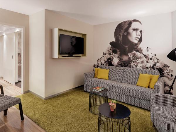 Hotel Indigo - Dusseldorf - Victoriaplatz, an IHG Hotel : photo 1 de la chambre suite 1 chambre lit king-size – vue sur ville