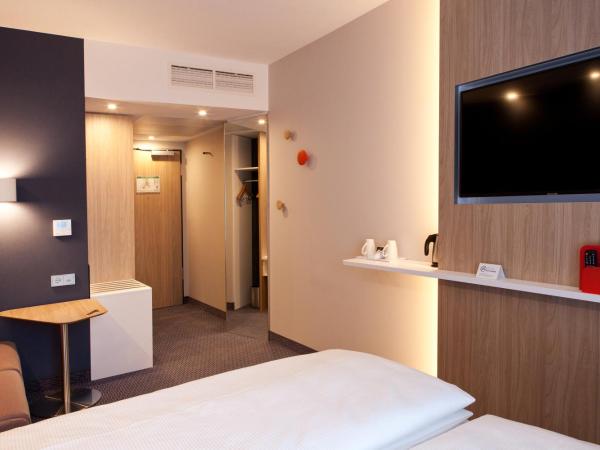 Holiday Inn Express & Suites - Basel - Allschwil, an IHG Hotel : photo 3 de la chambre chambre standard lit queen-size