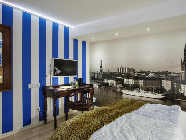 Skanstulls Boutique Hostel : photo 9 de la chambre chambre lits jumeaux avec salle de bains privative (sans fenêtre)