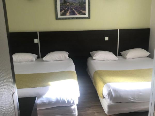 Hôtel de Paris - Dijon Centre Gare : photo 2 de la chambre chambre familiale (5 adultes)