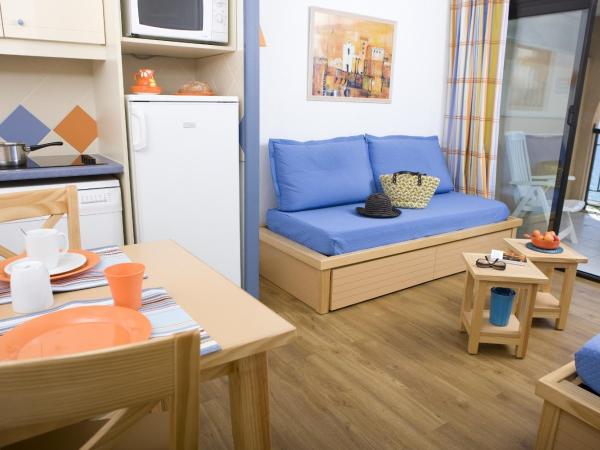 Résidence La Palme d'Azur Cannes Verrerie : photo 5 de la chambre studio - vue sur mer (4 adultes)