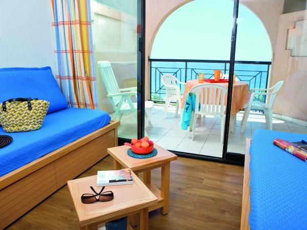 Résidence La Palme d'Azur Cannes Verrerie : photo 8 de la chambre studio - vue sur mer (4 adultes)
