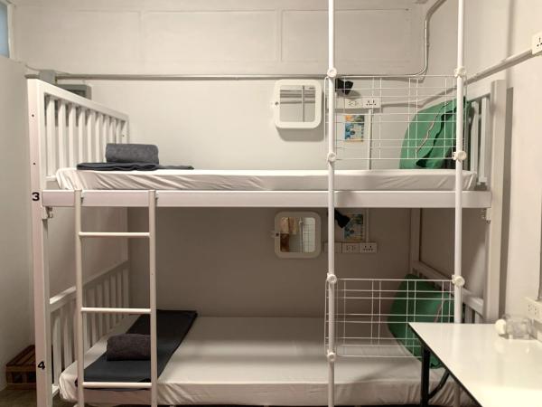Sleep Sheep Phuket Hostel SHA : photo 3 de la chambre chambre lits jumeaux standard