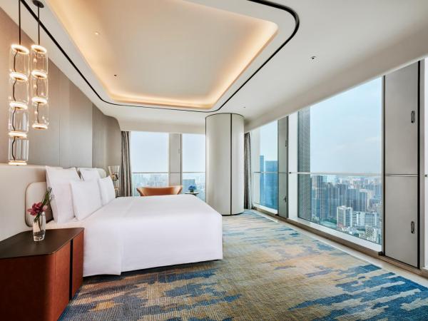 Pullman Shenzhen North : photo 2 de la chambre deluxe suite with one king bed and lounge access - skyline view