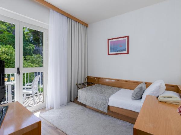 Hotel Splendid : photo 4 de la chambre chambre simple standard avec un balcon et une vue sur le parc