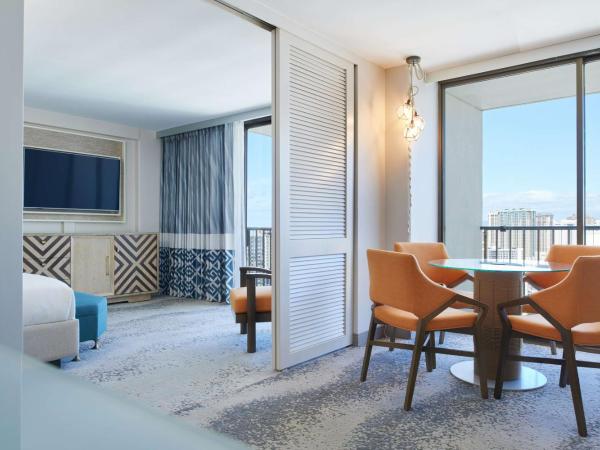 OUTRIGGER Waikiki Beachcomber Hotel : photo 6 de la chambre suite lit king-size - vue sur océan