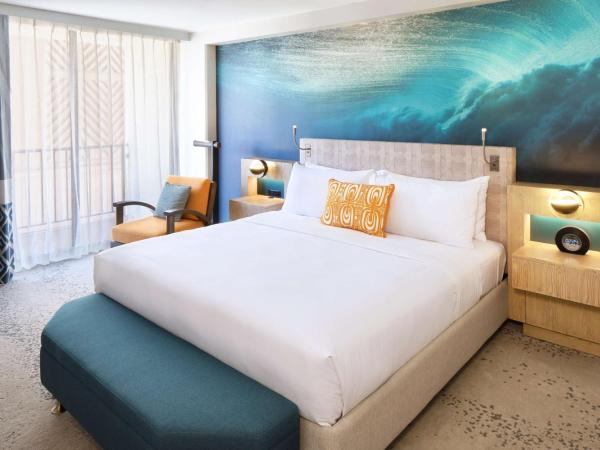 OUTRIGGER Waikiki Beachcomber Hotel : photo 2 de la chambre hébergement 1 lit king-size - vue sur waikiki