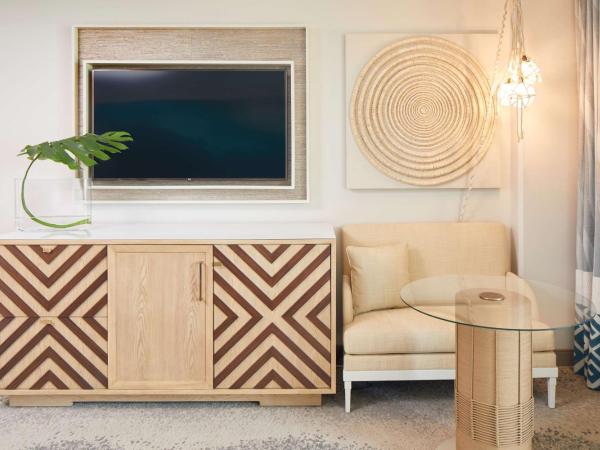 OUTRIGGER Waikiki Beachcomber Hotel : photo 4 de la chambre hébergement 1 lit king-size - vue sur waikiki