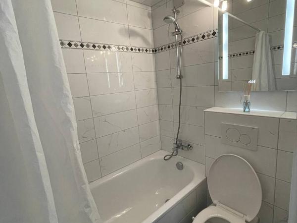 Zentrum Haus Davos : photo 8 de la chambre chambre double avec salle de bains privative