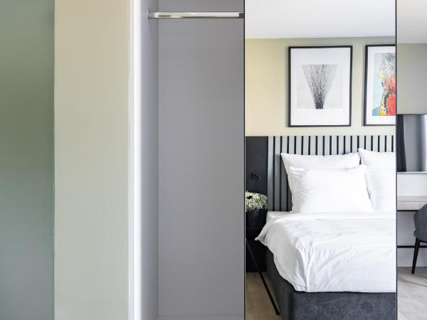 numa I Bona Rooms & Apartments : photo 5 de la chambre extra large studio with kitchenette and bathtub