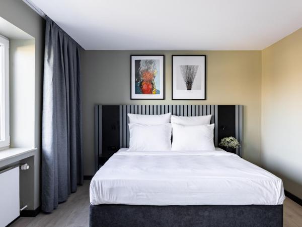 numa I Bona Rooms & Apartments : photo 1 de la chambre extra large studio with kitchenette and bathtub