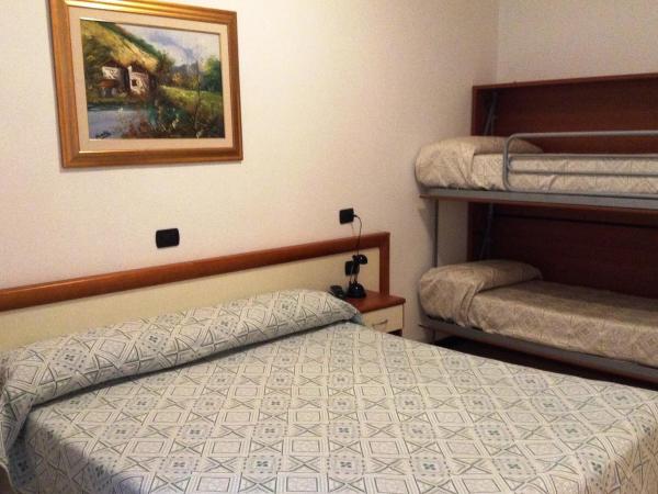 Hotel Ricci : photo 3 de la chambre chambre triple