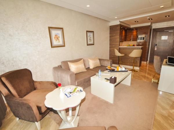 Suite Hotel Casa Diamond : photo 10 de la chambre suite exécutive supérieure avec balcon