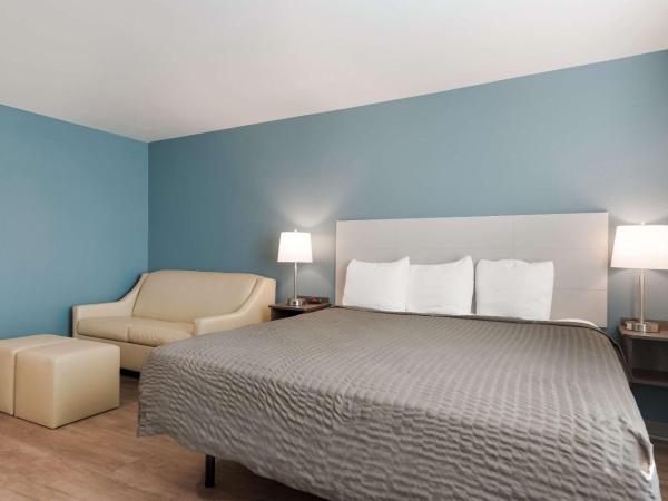 WoodSpring Suites Phoenix-Deer Valley : photo 6 de la chambre chambre lit king-size standard avec canapé-lit - non-fumeurs