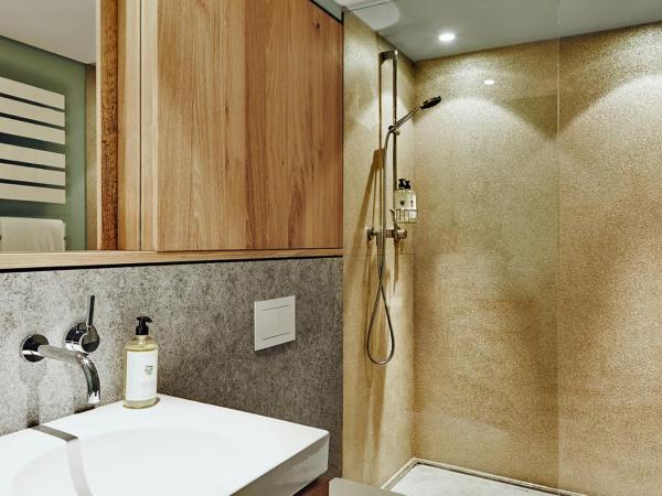 Hotel Wedina an der Alster : photo 4 de la chambre chambre double supérieure - vue sur jardin