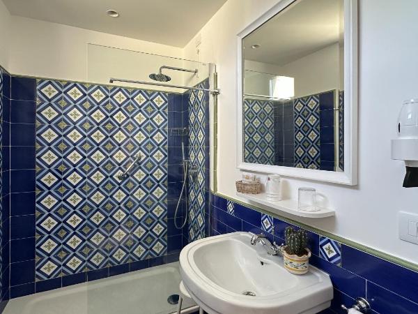 Hotel Villa Di Sorrento : photo 3 de la chambre chambre familiale